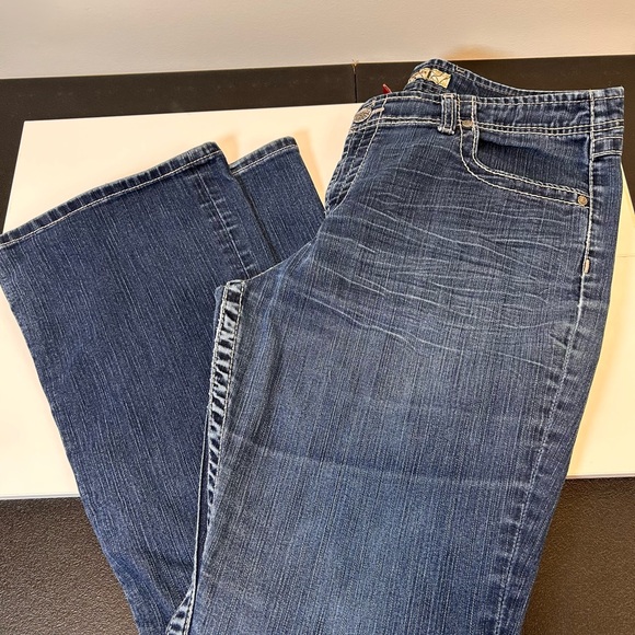 BKE Other - BKE Buckle Bootcut Wendi Jeans Stretch embroidered pockets Women’s Size 34x31.5